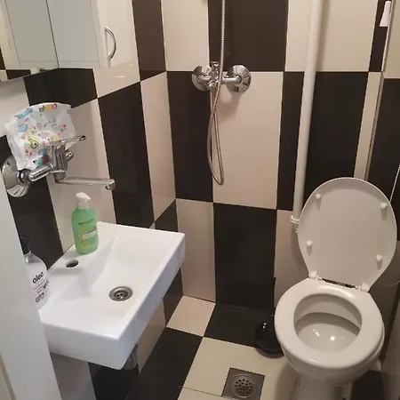 Hostel Cozy Place 1 *